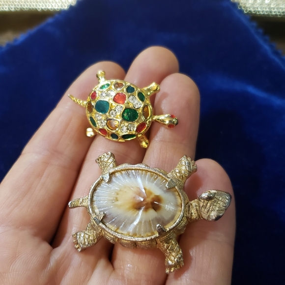 Two Vintage Turtle Brooch Pins - Picture 3 of 16